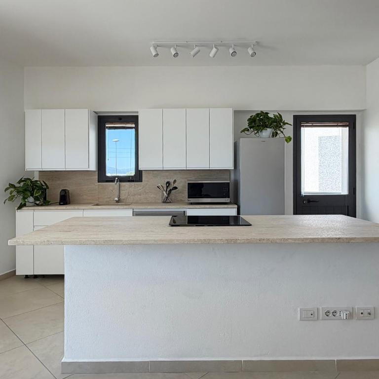 Sardinia Modern A Two-Bedroom, Two-Bathroom Deluxe Apartment - Appartamento Deluxe con 2 Camere da Letto - 1