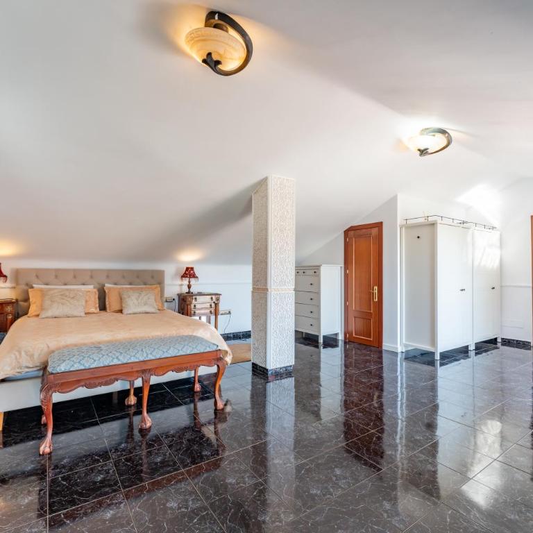 Majestic Villa by the Beach Heated Private Pool & Jacuzzi - Villa with Sea View - 31
