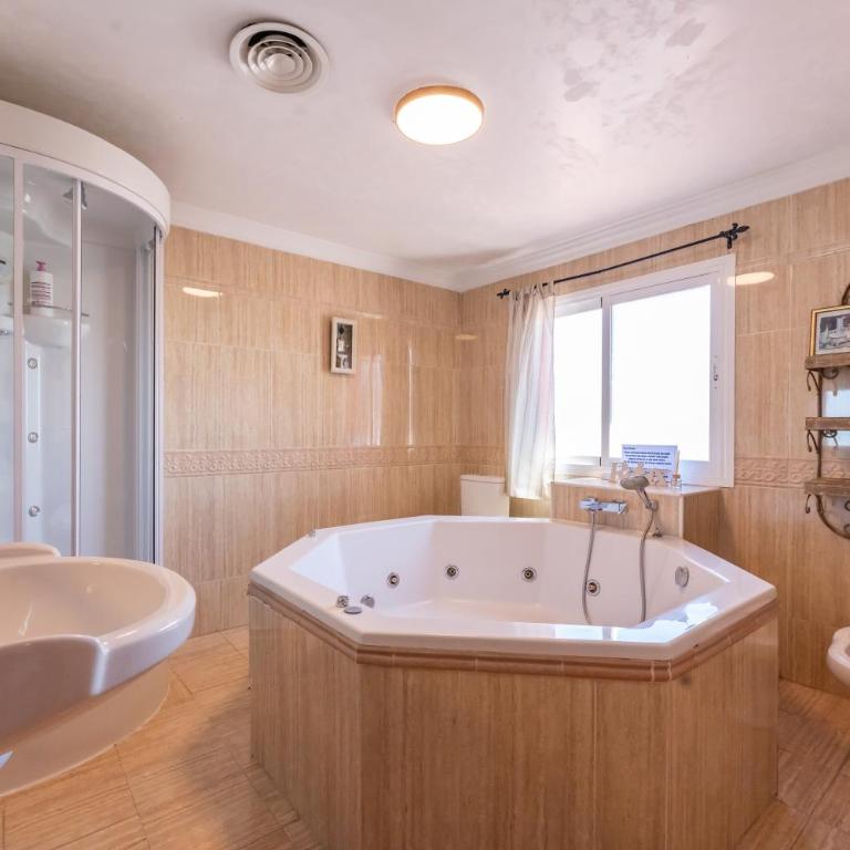 Majestic Villa by the Beach Heated Private Pool & Jacuzzi - Villa with Sea View - 54