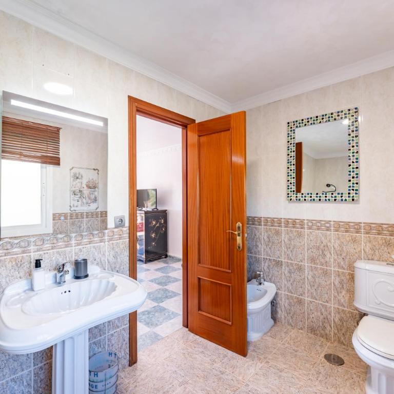 Majestic Villa by the Beach Heated Private Pool & Jacuzzi - Villa with Sea View - 47