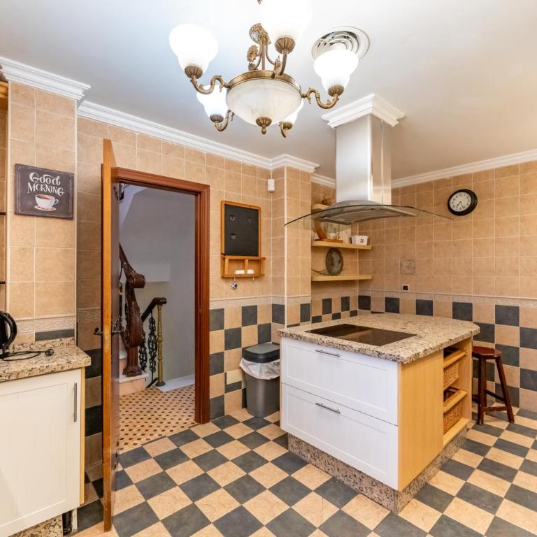 Majestic Villa by the Beach Heated Private Pool & Jacuzzi - Villa with Sea View - 49