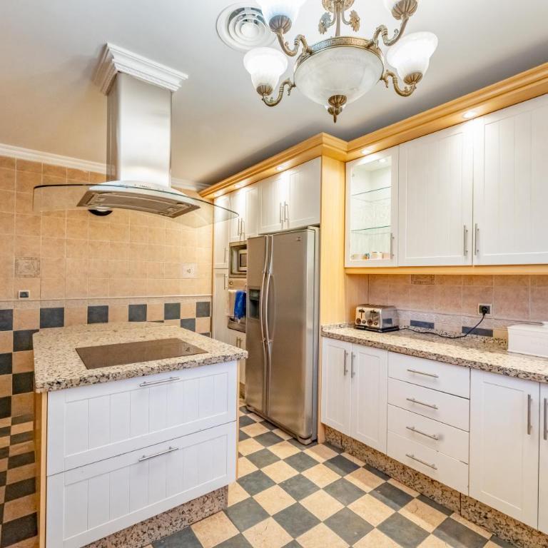 Majestic Villa by the Beach Heated Private Pool & Jacuzzi - Villa with Sea View - 48