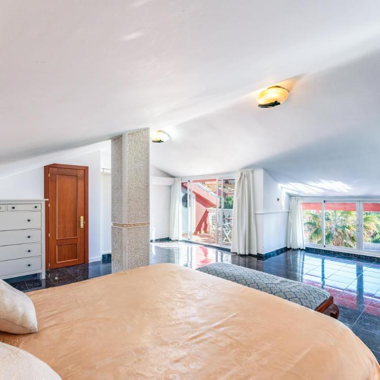Majestic Villa by the Beach Heated Private Pool & Jacuzzi - Villa with Sea View - 30