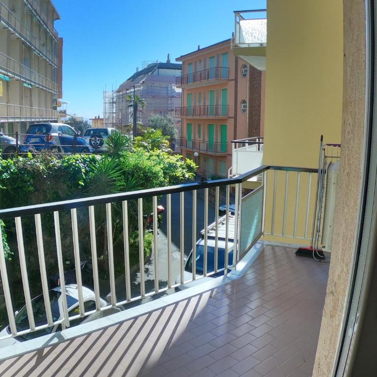 Quadrilocale Italia con vista mare - Appartamento con 3 Camere da Letto - 5