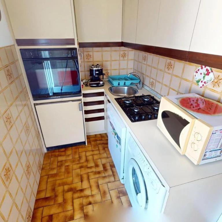 114FDM - Agréable 2P climatisé en dernier étage avec immense terrasse avec parking privé - Appartement 1 Chambre - 3