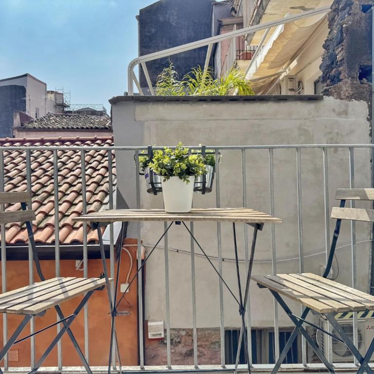 5 min Duomo Quiet and Central Apartment Catania Historic Center - One-Bedroom Apartment - 4