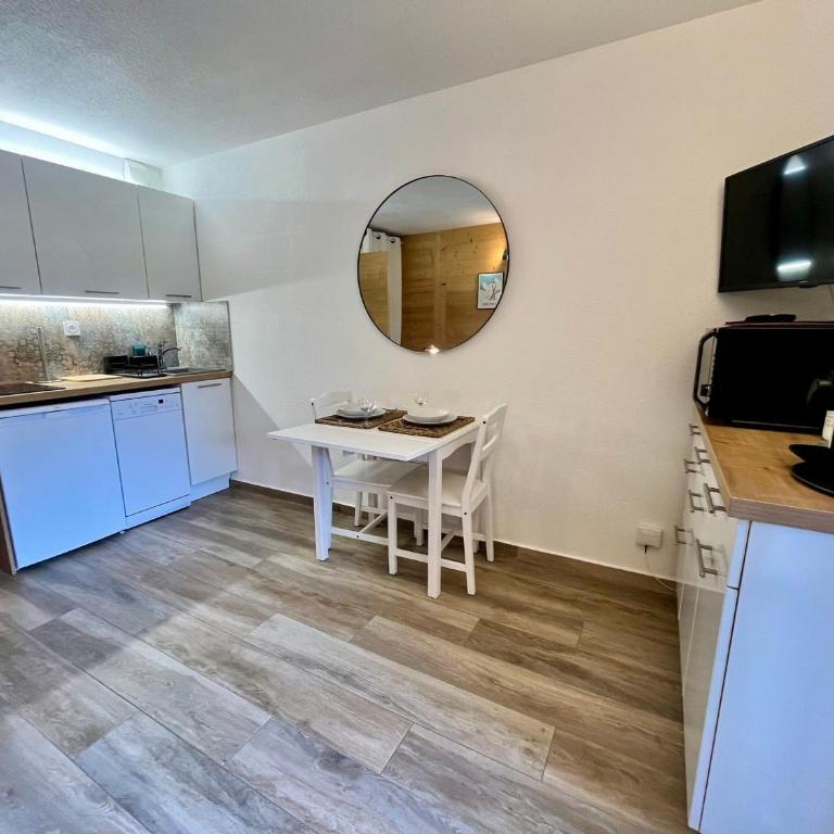 Studio rénové au centre village avec balcon - FR-1-624-180 - Estudio - 17