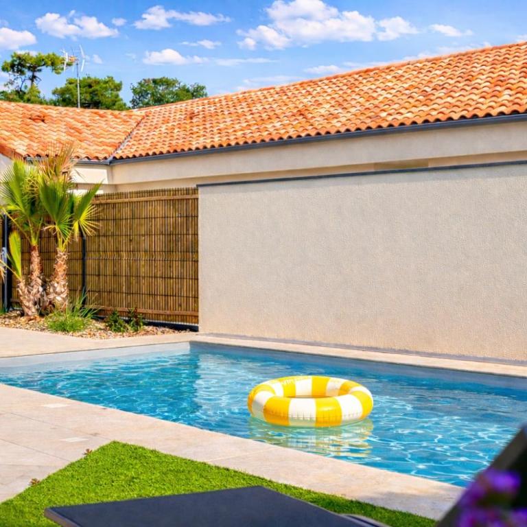 Villa des Hérondais avec piscine - idéal familles - 8 personnes - Vacation Home - 2