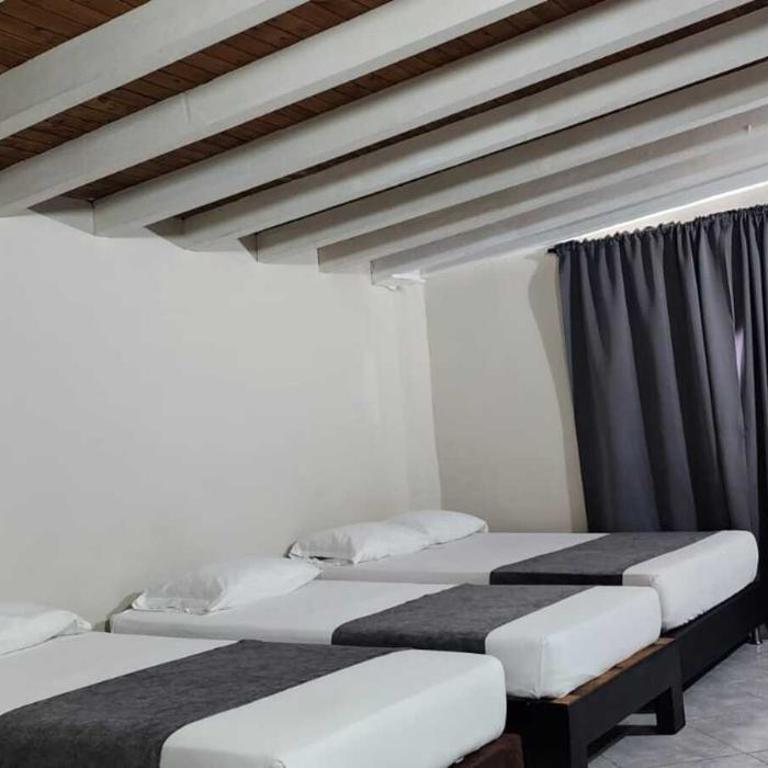 Hotel Distrito Unicentro - Habitación Cuádruple Clásica - 1