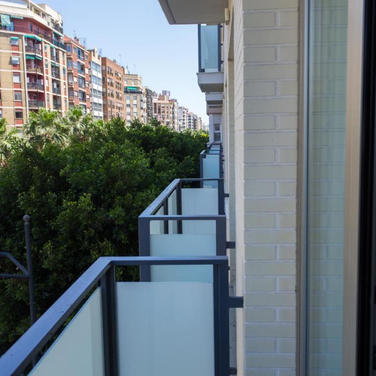 Monlar Ruzafa - Three-Bedroom Apartment - 14
