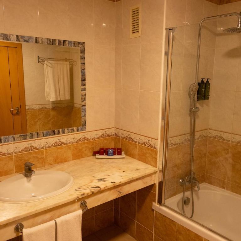 Grand Muthu Golf Plaza Hotel & Spa - Suite Junior (4 adultos) - 5
