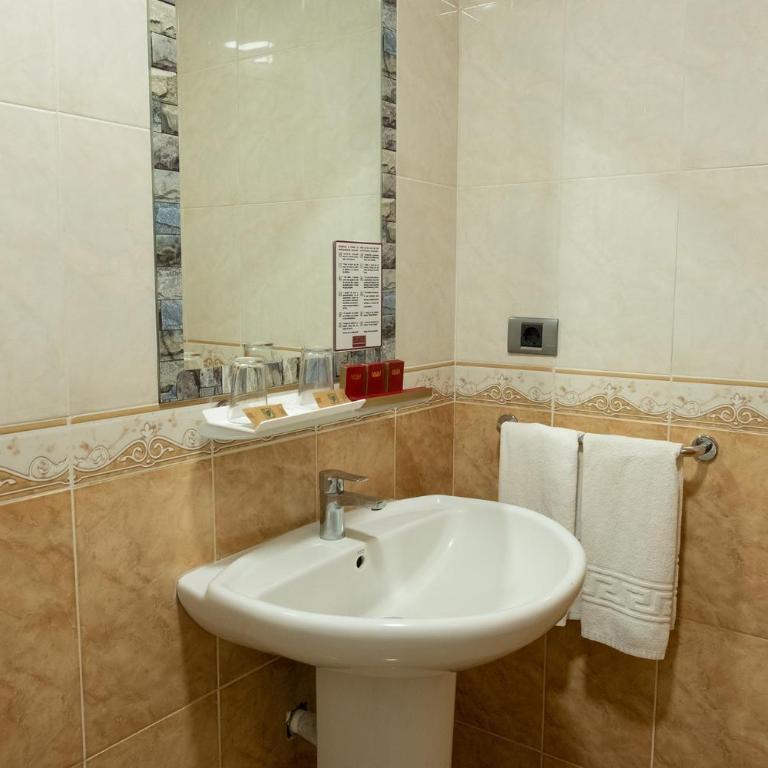 Grand Muthu Golf Plaza Hotel & Spa - Habitación Familiar (4 adultos) - 5