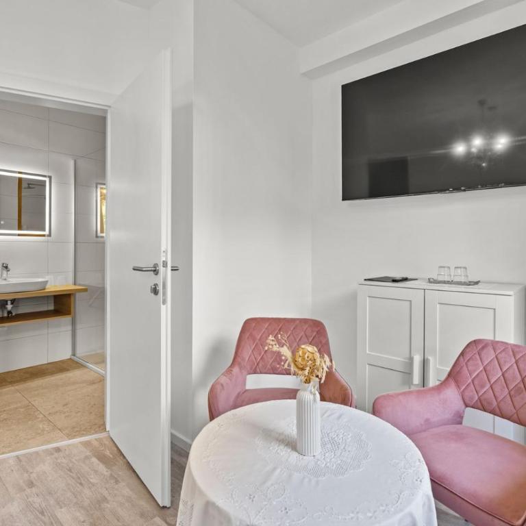 Hotel Nikolasch mit eigenem Seebad - Adults Preferred - Doppelzimmer mit Balkon - 4