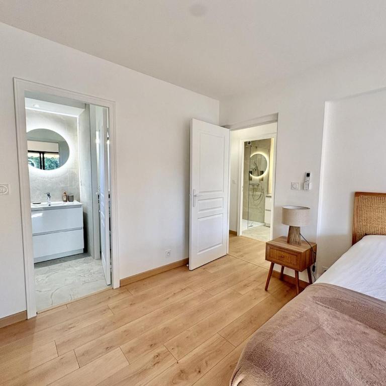 Appartement T3 moderne, piscine, parking, vue golf, commerces à proximité - Apartment mit 2 Schlafzimmern - 29