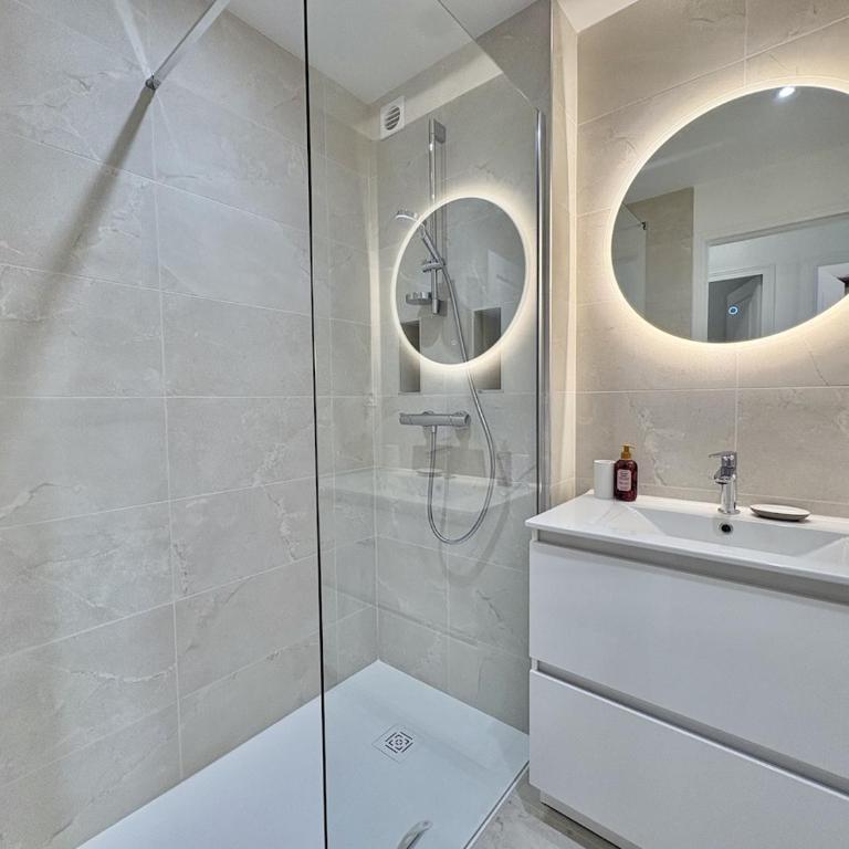 Appartement T3 moderne, piscine, parking, vue golf, commerces à proximité - Apartment mit 2 Schlafzimmern - 26