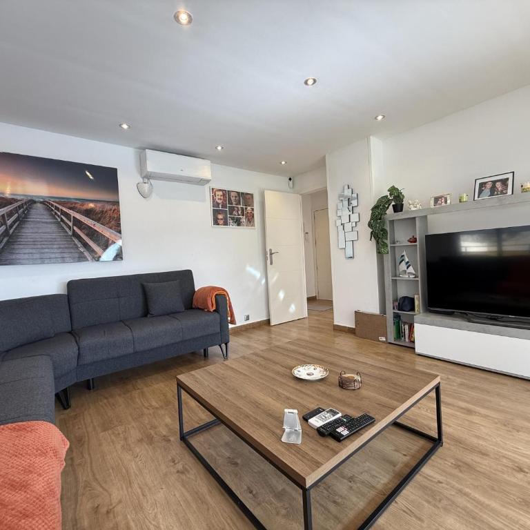 Apartamento en primera línea en Muchavista con terraza, piscina y vistas al mar by Turihome - Apartment - 6