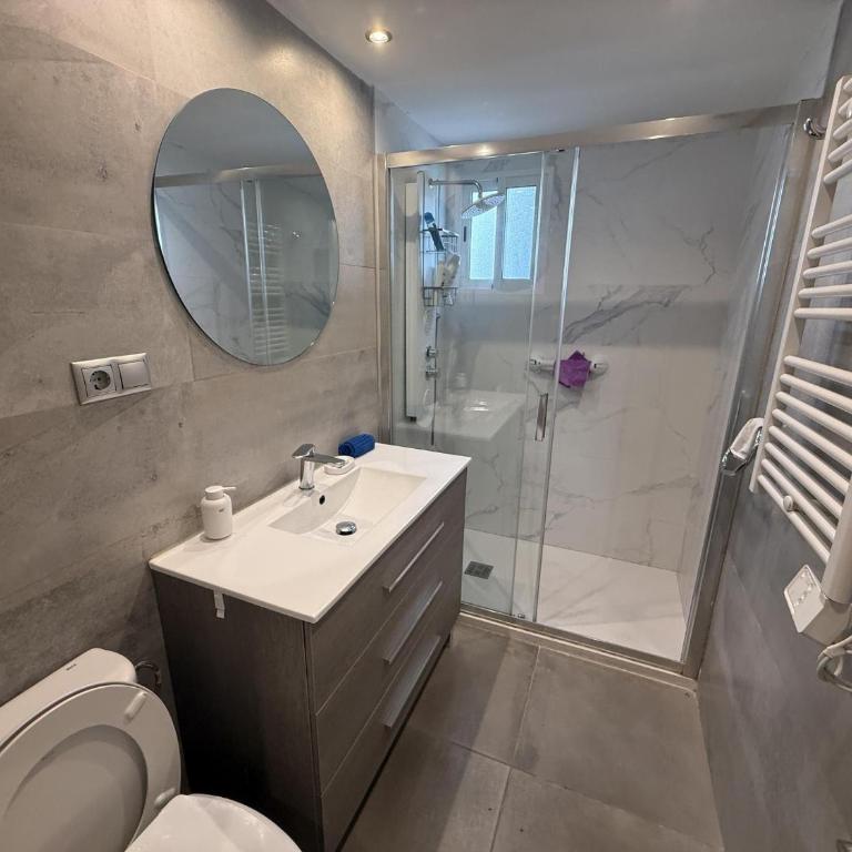Apartamento en primera línea en Muchavista con terraza, piscina y vistas al mar by Turihome - Apartment - 16