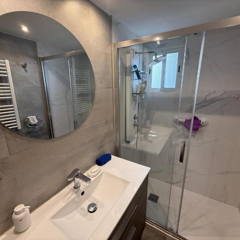 Apartamento en primera línea en Muchavista con terraza, piscina y vistas al mar by Turihome - Apartment - 17