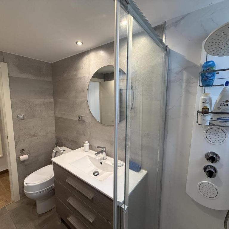 Apartamento en primera línea en Muchavista con terraza, piscina y vistas al mar by Turihome - Apartment - 18