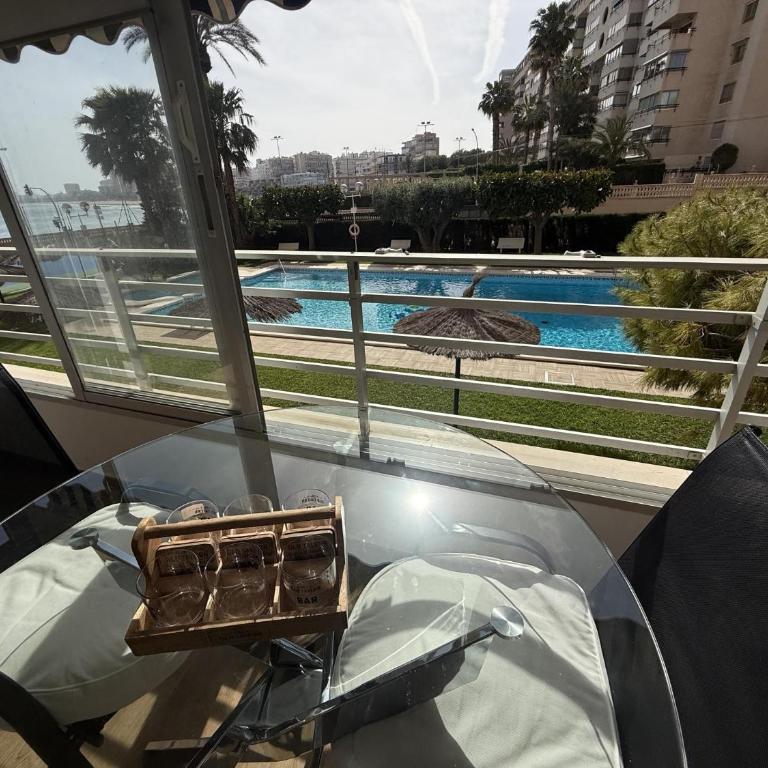 Apartamento en primera línea en Muchavista con terraza, piscina y vistas al mar by Turihome - Apartment - 24