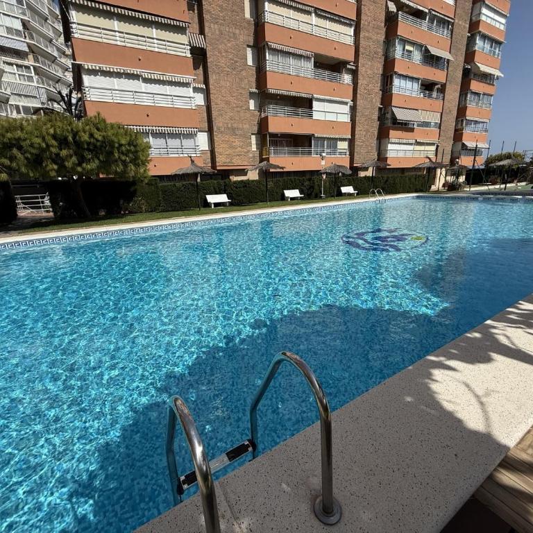 Apartamento en primera línea en Muchavista con terraza, piscina y vistas al mar by Turihome - Apartment - 30