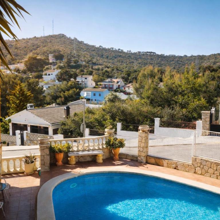 Sunny Private Pool Retreat with Terrace Calafell - Apartamento de 1 dormitorio - 3