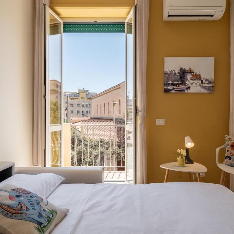 Bright apartment in the city center - Spacious & cozy - Appartamento con 2 Camere da Letto e Balcone - 3