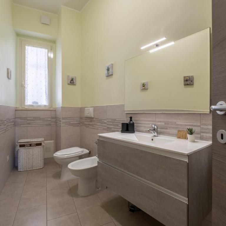 Bright apartment in the city center - Spacious & cozy - Appartamento con 2 Camere da Letto e Balcone - 41
