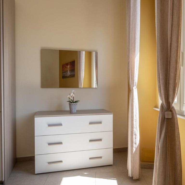 Bright apartment in the city center - Spacious & cozy - Appartamento con 2 Camere da Letto e Balcone - 11