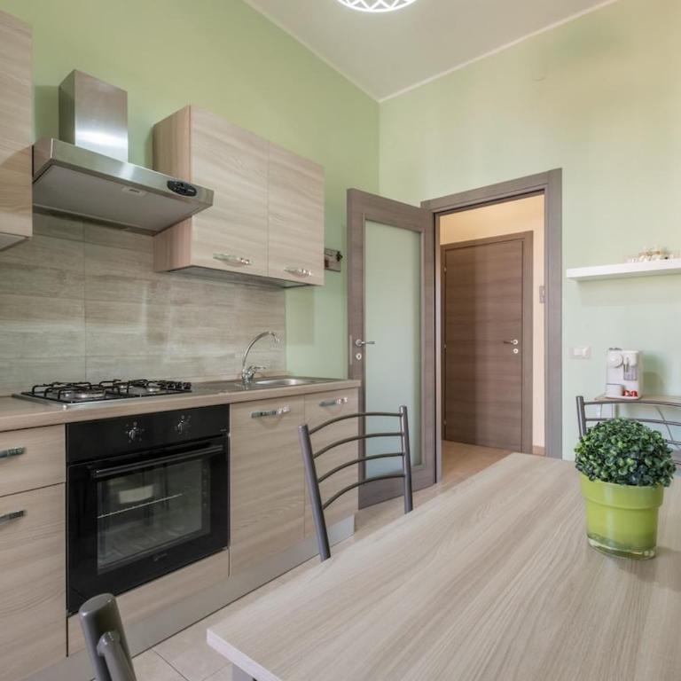 Bright apartment in the city center - Spacious & cozy - Appartamento con 2 Camere da Letto e Balcone - 34