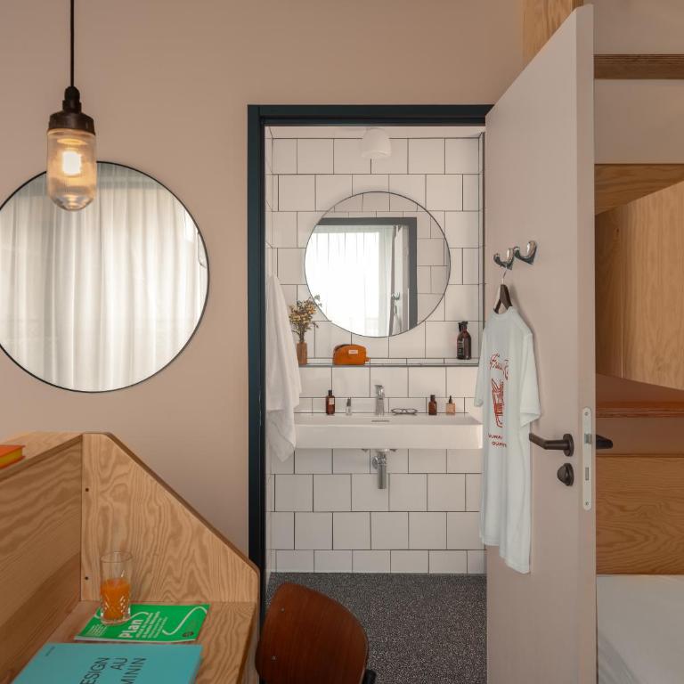 Eklo Hotels Nantes Centre - Île de Nantes - Chambre Quadruple avec Terrasse - 5