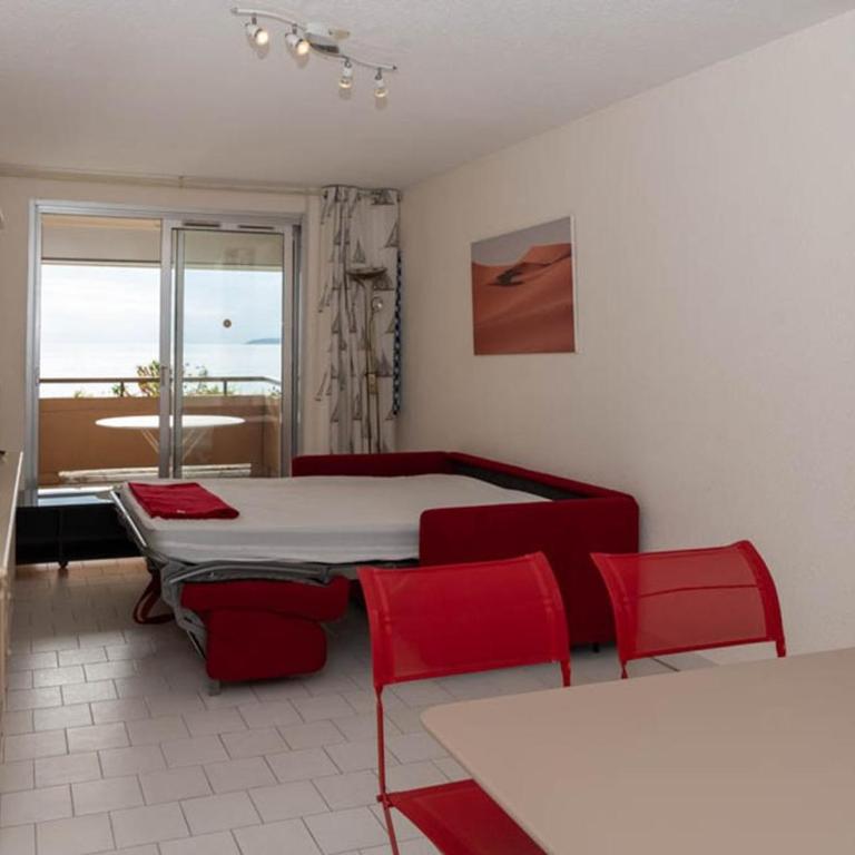 Beau T2 au Lavandou, vue mer, capacité 4, parking privé - FR-1-803-38 - Apartment - 12