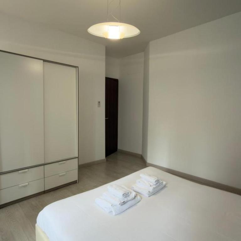 Spacious and Bright - Appartamento Deluxe con 2 Camere da Letto e Balcone - 30