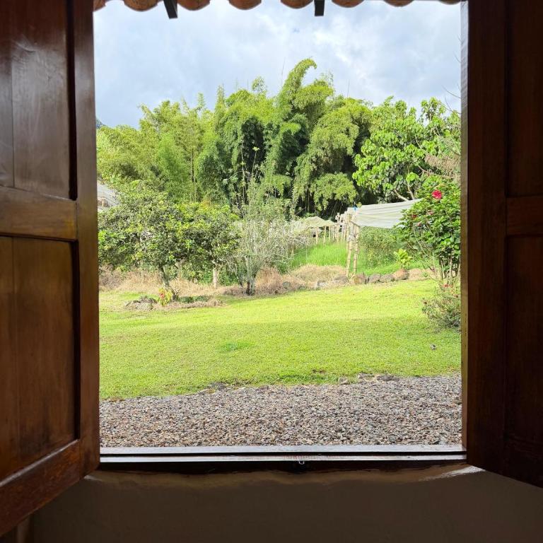 Finca Hostal Ágora - Economy Quadruple Room with Shared Bathroom - 2