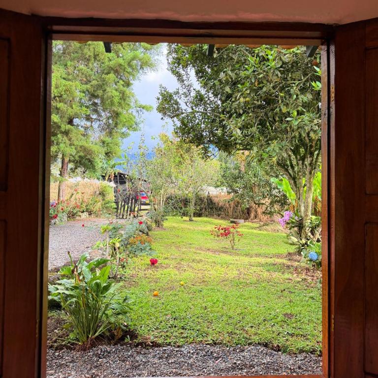 Finca Hostal Ágora - Economy Quadruple Room with Shared Bathroom - 1