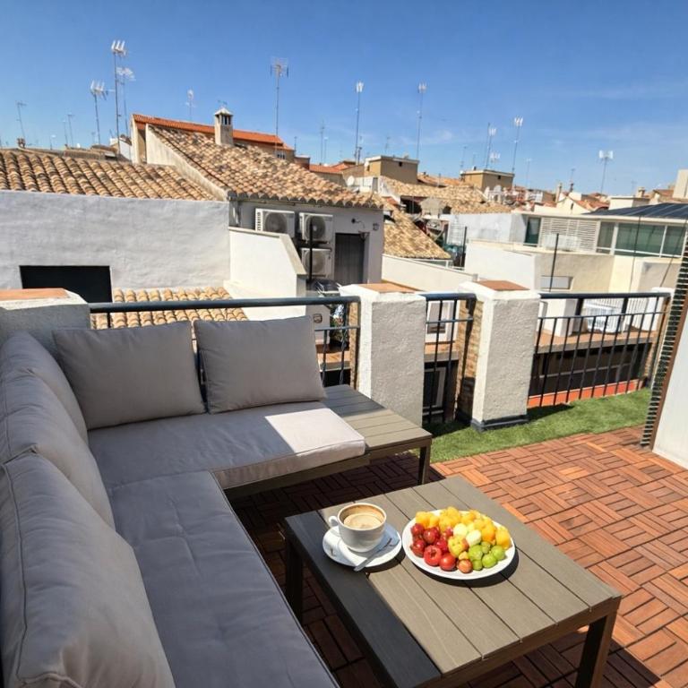 Ático con Terraza Privada en Granada Centro Parking Gratis - One-Bedroom Apartment - 1