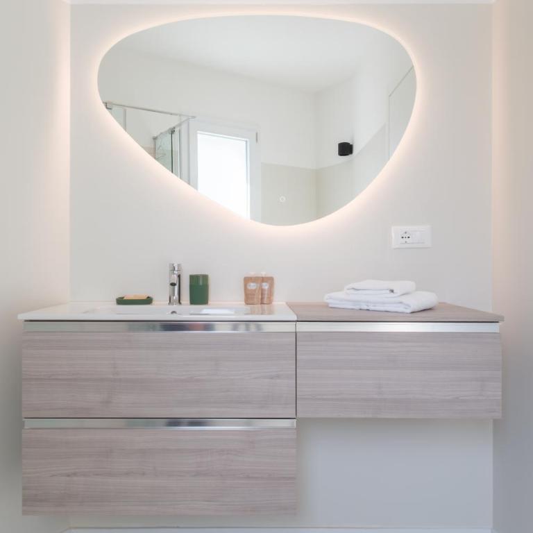 Casa dell'Avvocato by Studio Vita - Free Garage - Appartamento con 2 Camere da Letto - 40