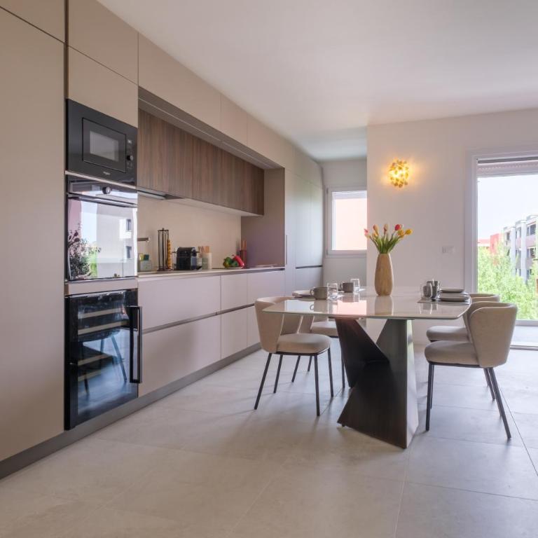 Casa dell'Avvocato by Studio Vita - Free Garage - Appartamento con 2 Camere da Letto - 3