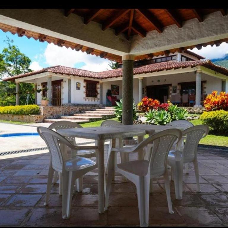 La Mona - Six-Bedroom House - 2