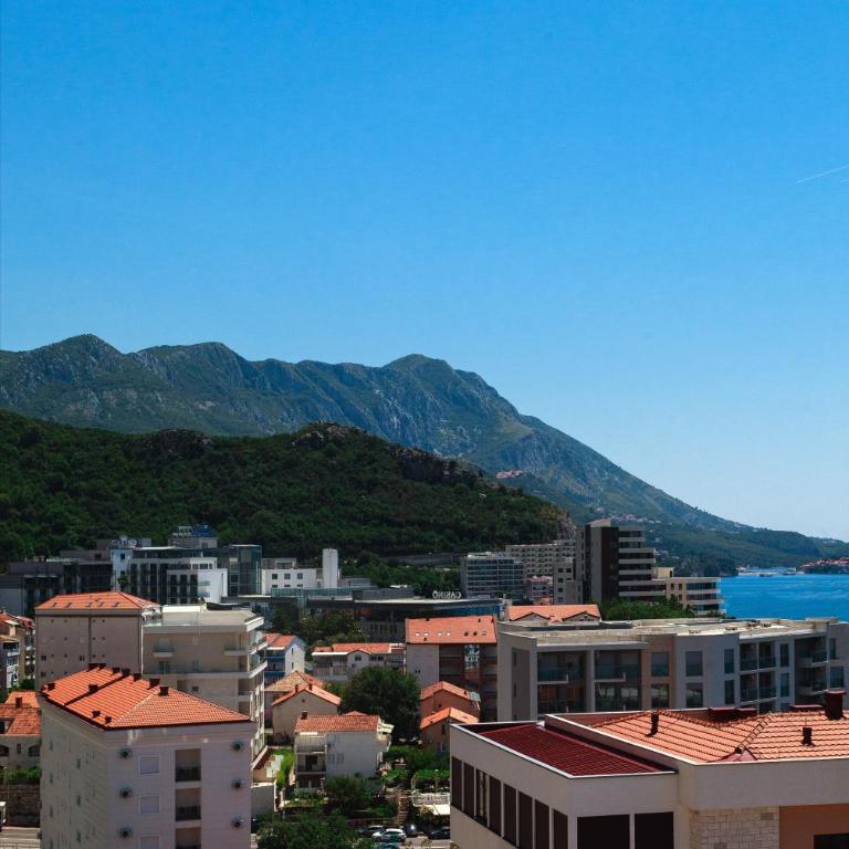 Three bedroom spacious apartment Anatolia - Three-Bedroom Apartment with Balcony - 17