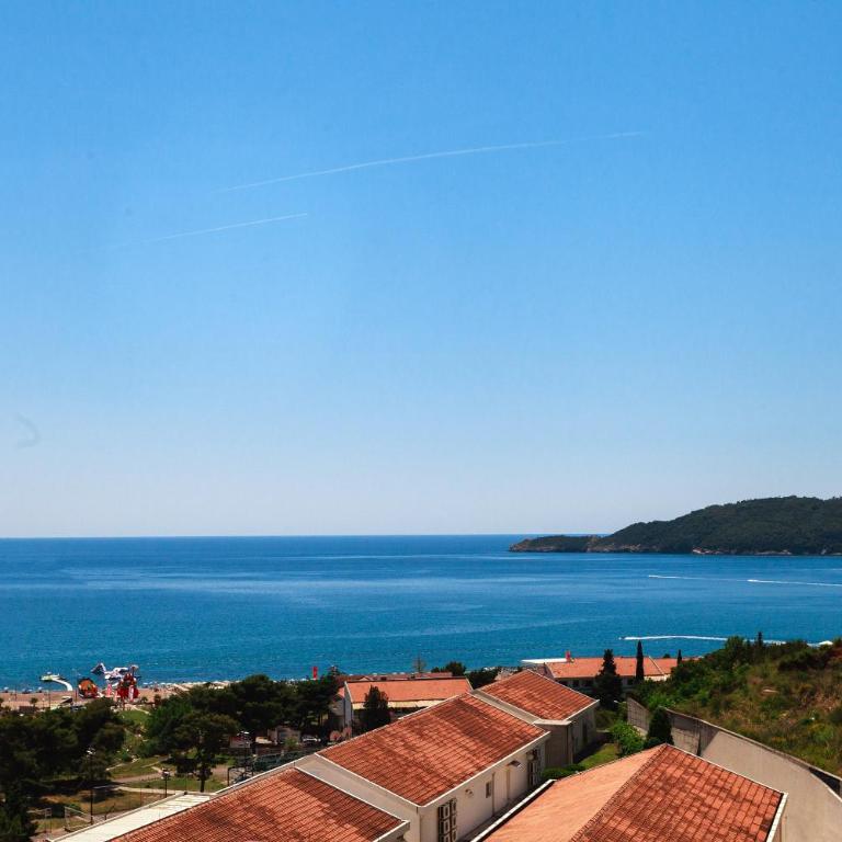Three bedroom spacious apartment Anatolia - Three-Bedroom Apartment with Balcony - 2