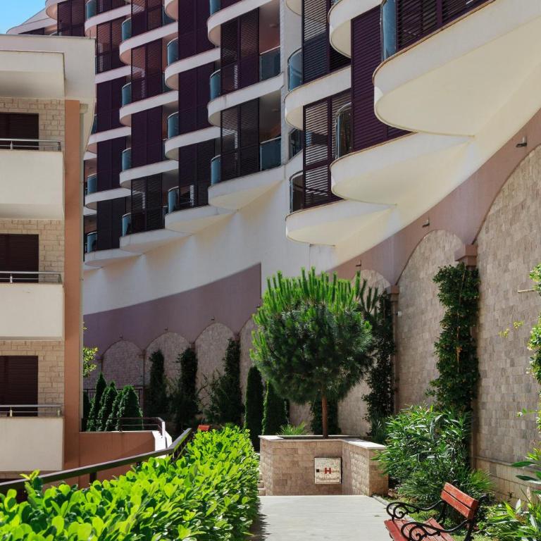Three bedroom spacious apartment Anatolia - Three-Bedroom Apartment with Balcony - 23