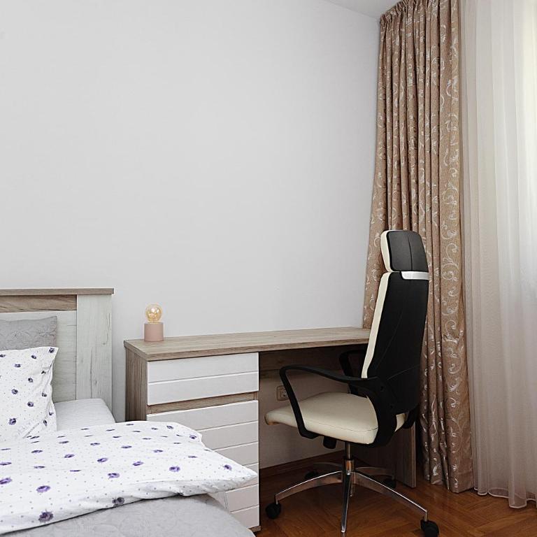 Three bedroom spacious apartment Anatolia - Three-Bedroom Apartment with Balcony - 20