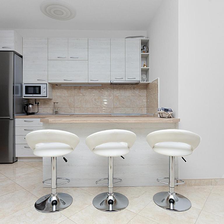 Three bedroom spacious apartment Anatolia - Three-Bedroom Apartment with Balcony - 14