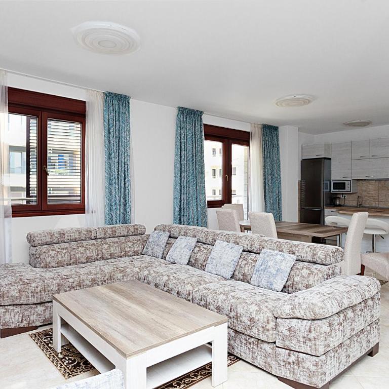Three bedroom spacious apartment Anatolia - Three-Bedroom Apartment with Balcony - 3