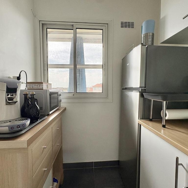 Studio moderne avec loggia, vue dégagée - Studio Apartment with Balcony - 8