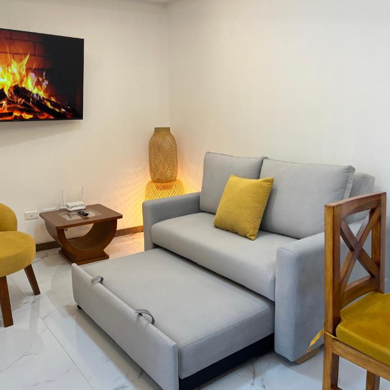 Suite con Vista Panorámica, Gym, Parqueo, Zona Top Quito - Two-Bedroom Apartment - 4