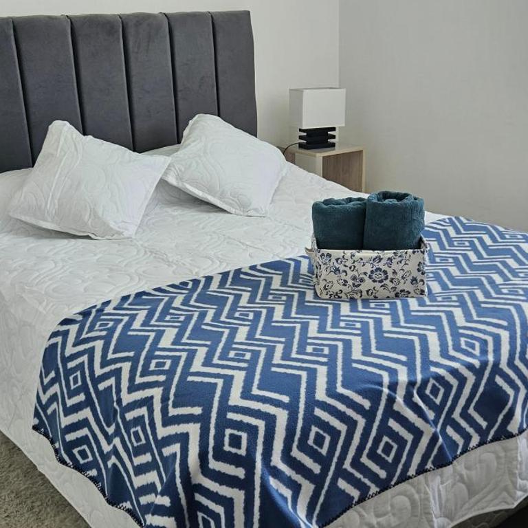 Tranquilo departamento Familiar cercano a 5 sur - Three-Bedroom Standard Apartment - 2
