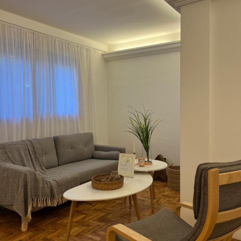 Amplio 4 ambientes a pasos de Av Cabildo - Apartamento de 3 dormitorios - 1