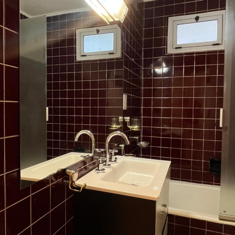 Amplio 4 ambientes a pasos de Av Cabildo - Apartamento de 3 dormitorios - 6
